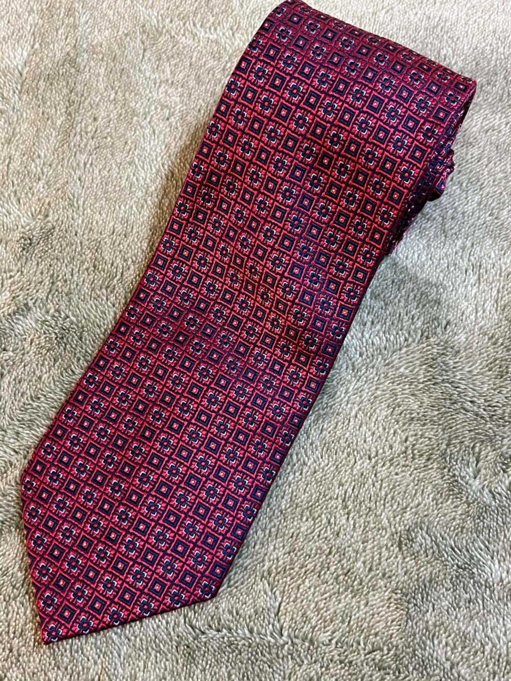 Jos A Bank Traveler Long Silk Tie 64" Red Blue Geometric Pattern Stain Resistant